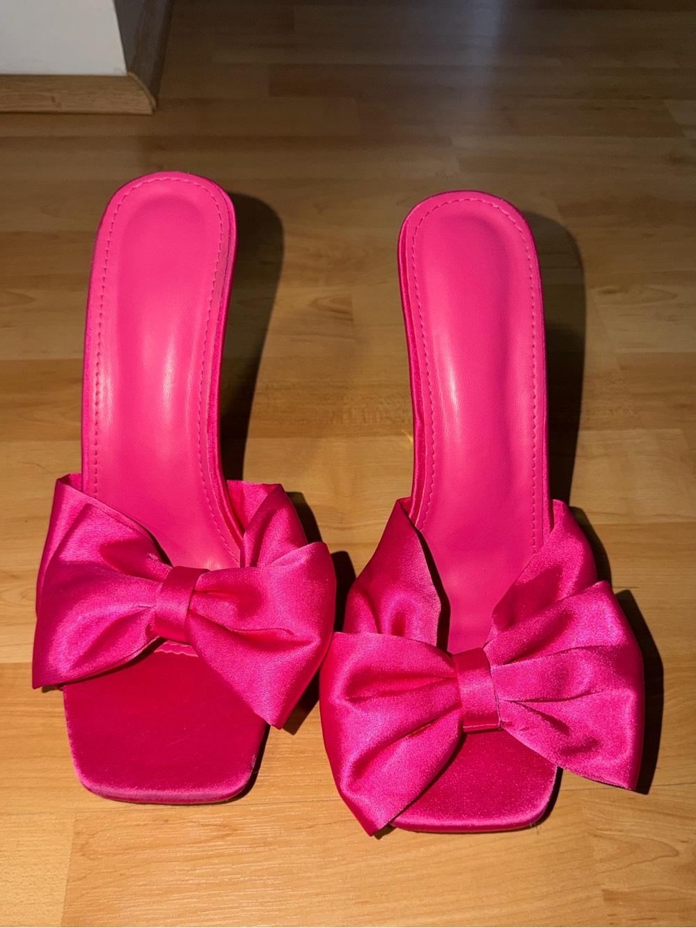 Women’s Hot Pink Bow Heels